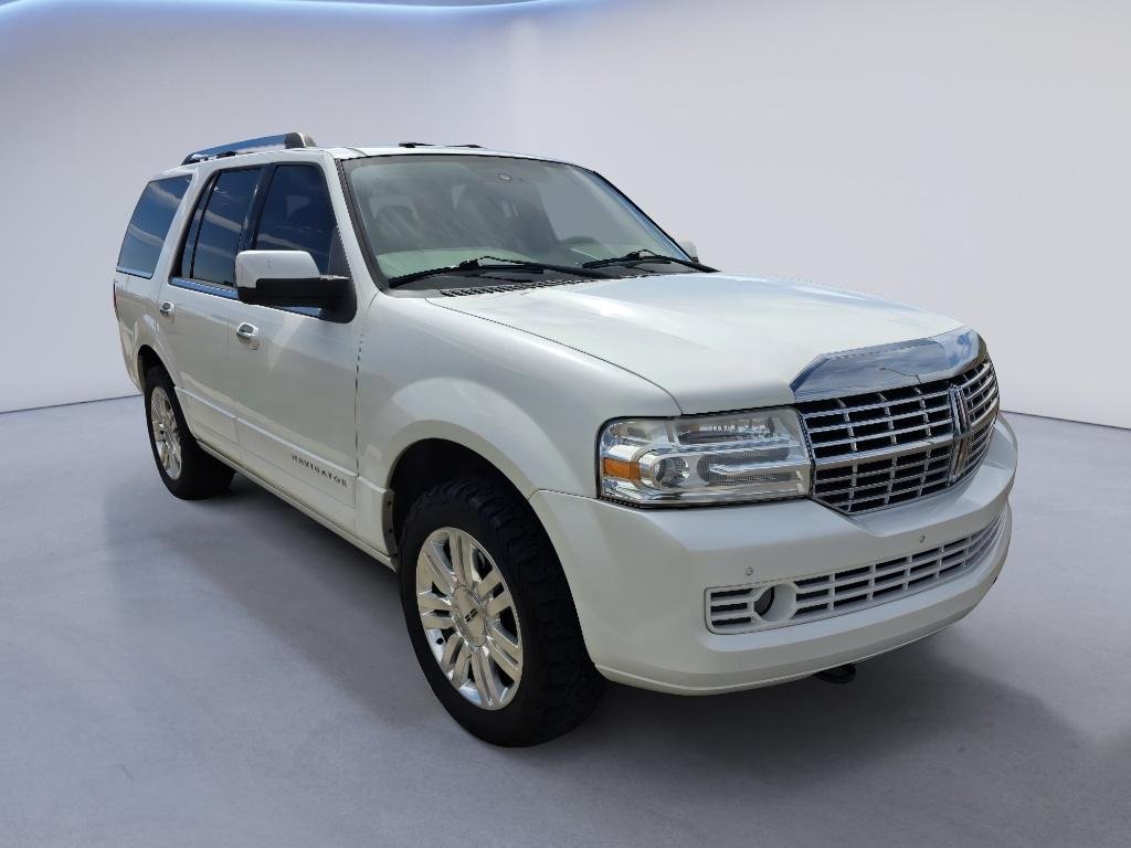 Used 2013 White Platinum Metallic Tri-Coat Lincoln  image 7