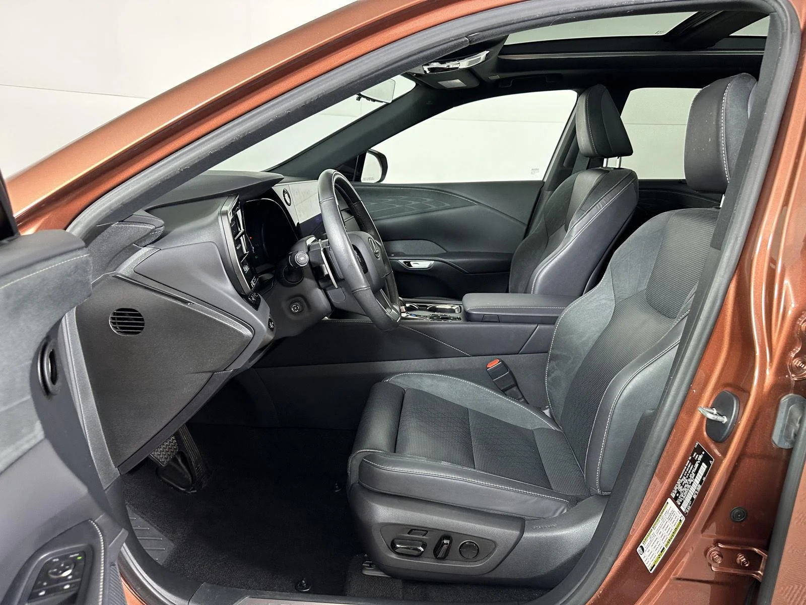 Used 2023 Copper Crest Lexus RX 350h Luxury image 13