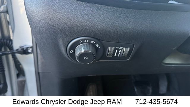 New 2026 Silver Zynith Metallic Clear-Coat Exterior Paint Jeep Latitude image 18