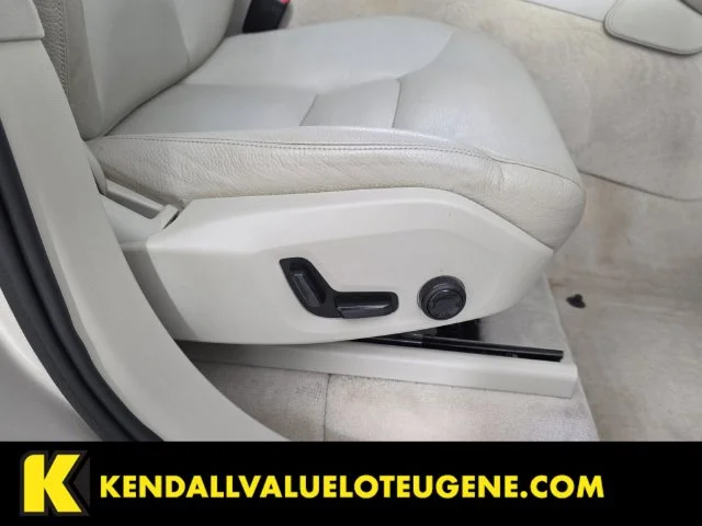 Used 2016 Gold Volvo T6 Momentum image 31