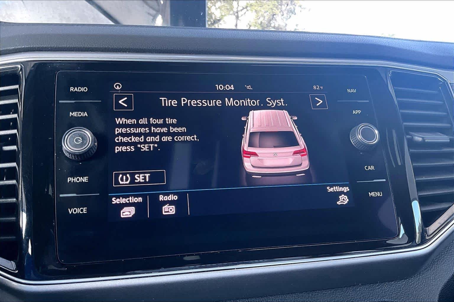 Used 2019 Pure White Volkswagen 3.6L V6 SEL image 37