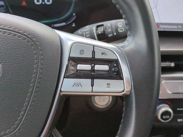 Certified Used 2025 White Kia S image 26