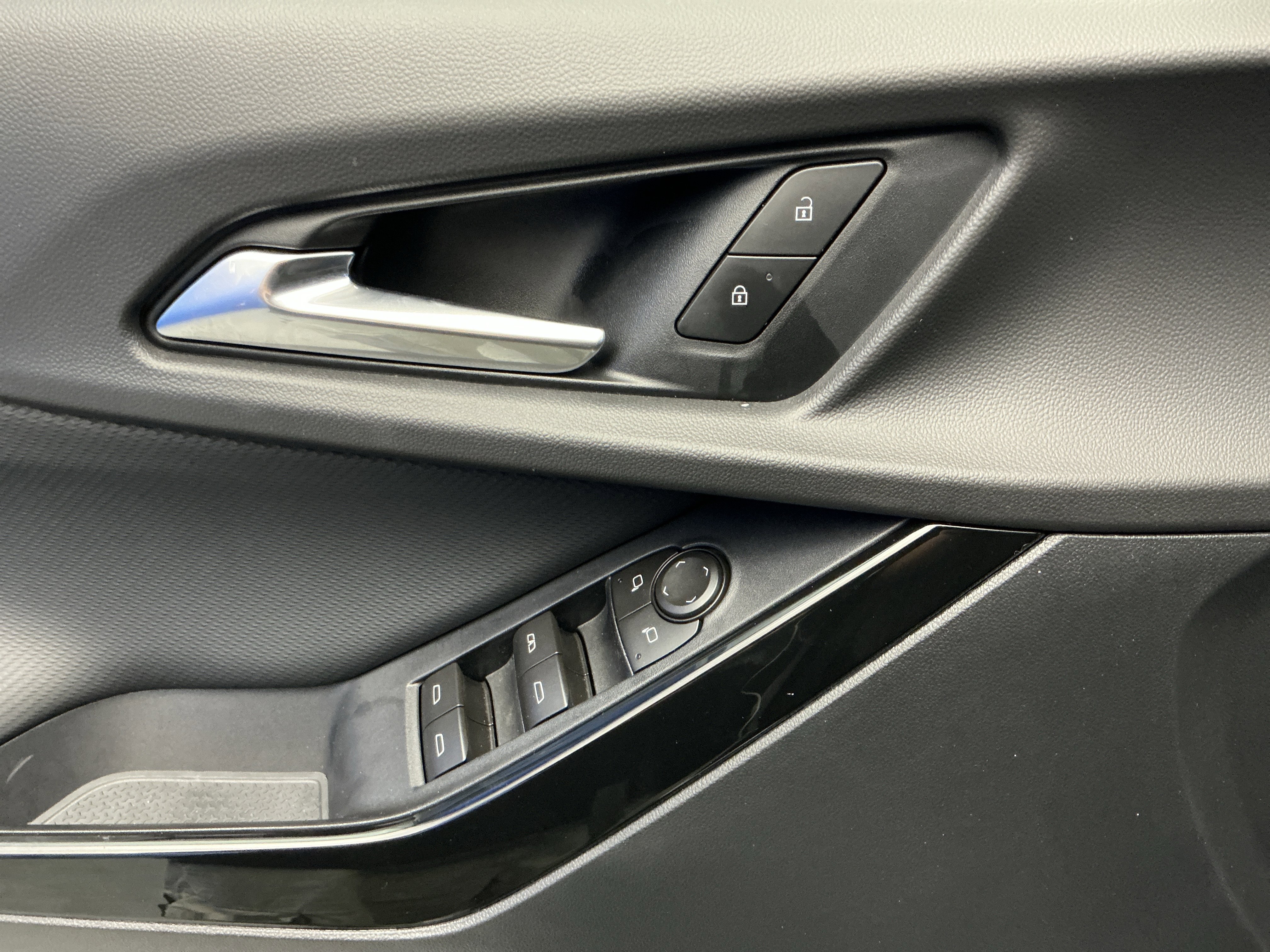 2026 Chevrolet Equinox LT - Photo 10