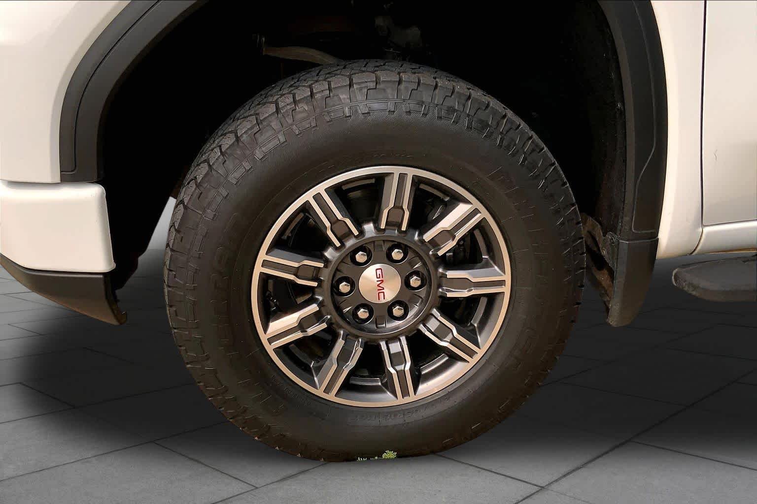 Used 2024 Summit White GMC AT4 image 10