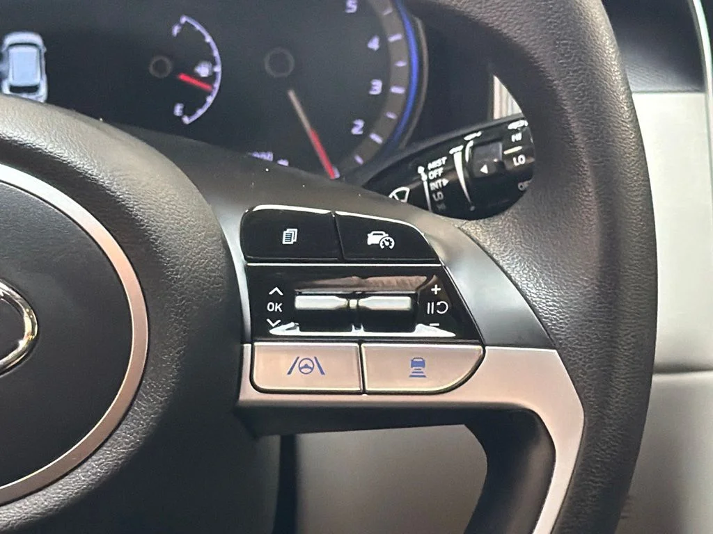 Used 2023 Amazon Gray Hyundai SEL image 21