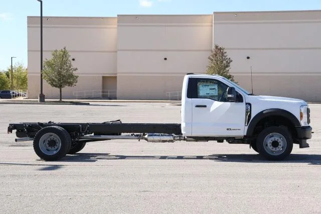 New 2026 Oxford White Ford F-550® XL image 28