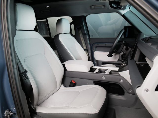 Used 2025 Blue Land Rover S image 3