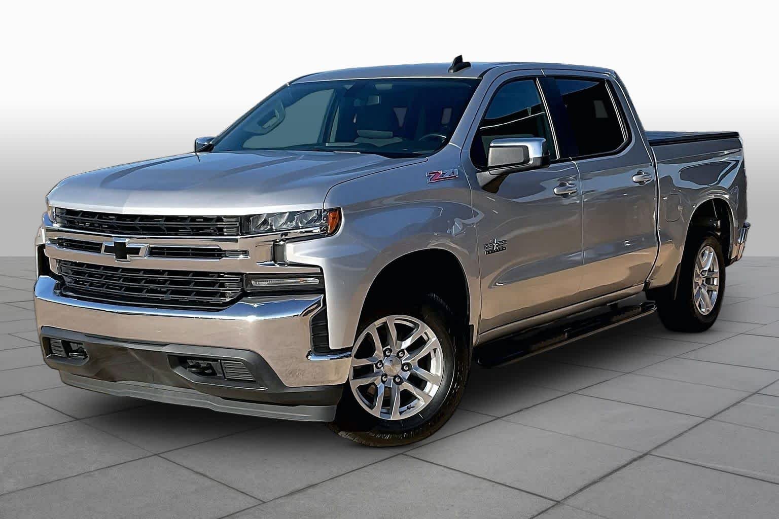 Used 2019 Silver Ice Metallic Chevrolet LT image 2