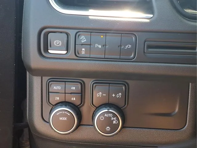 Certified Used 2021 Gray Chevrolet Z71 image 15