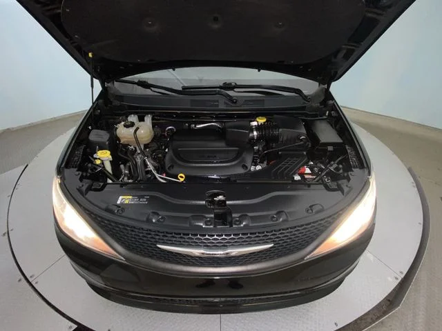 Used 2021 Black Chrysler LX image 25