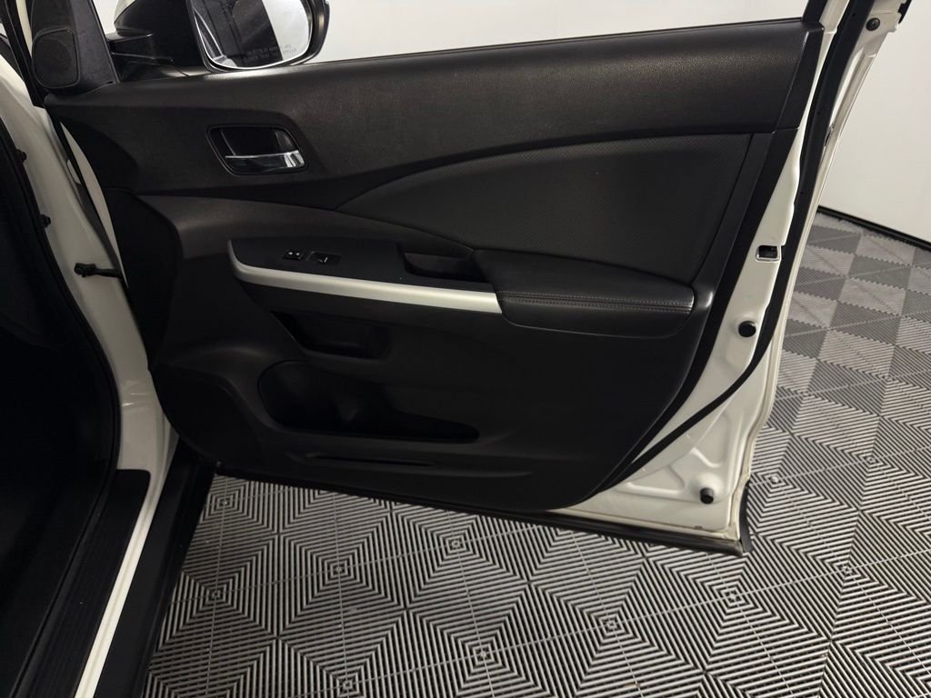 Used 2016 White Honda Touring image 28