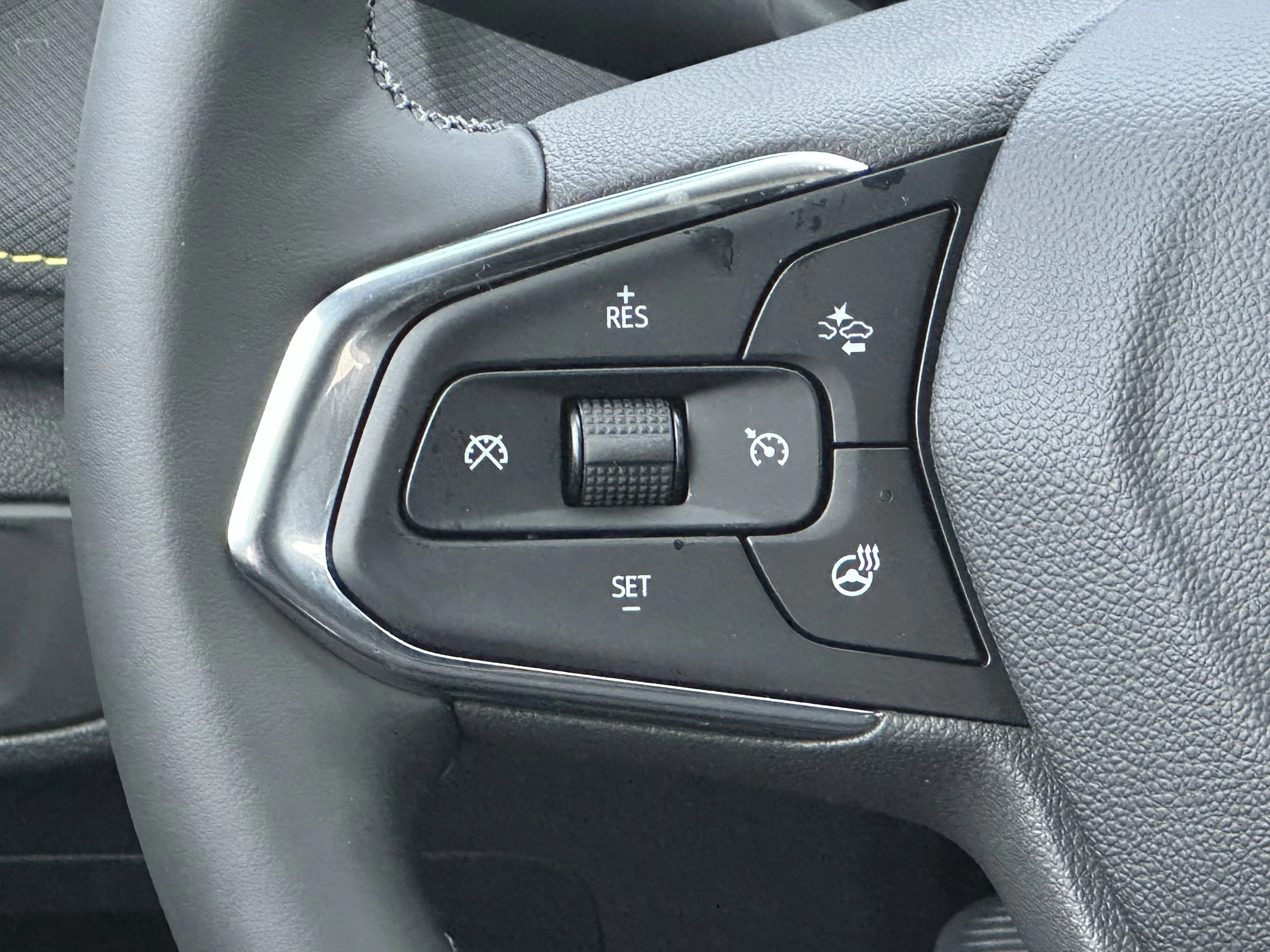 New 2026 Mosaic Black Metallic Chevrolet ACTIV image 12
