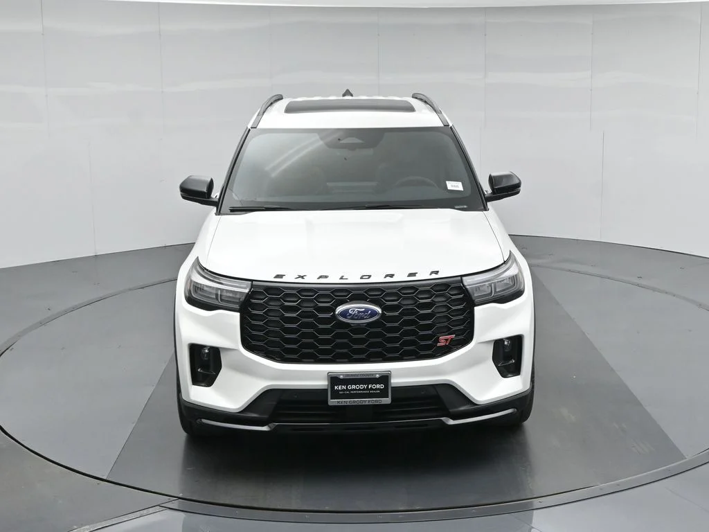 New 2026 Star White Metallic Tri-Coat Ford ST image 37