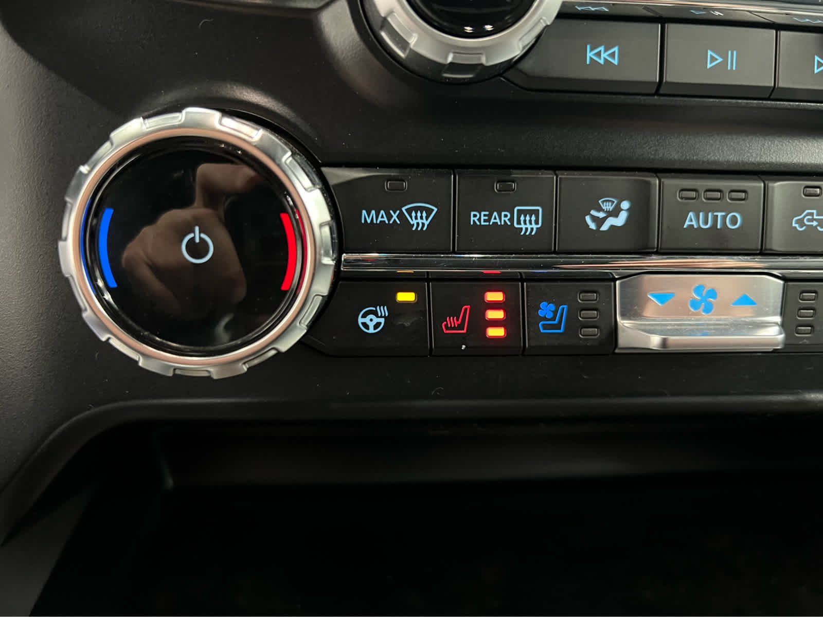 Used 2024 Carbonized Gray Metallic Ford LARIAT image 26