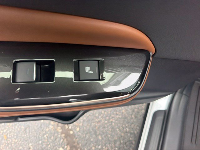 New 2026 Oxygen White with Black roof <sup>1</sup> Toyota  Limited image 27