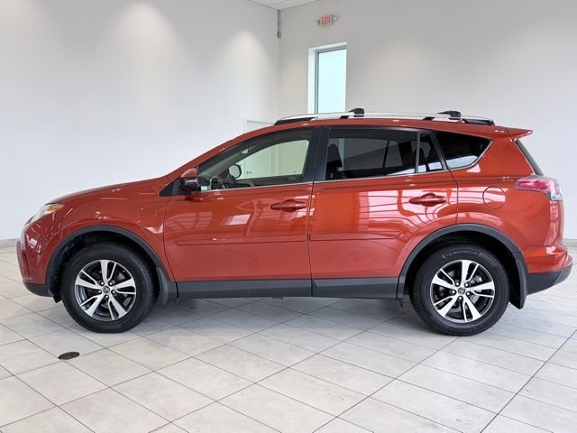 Used 2016 Red Toyota XLE image 5