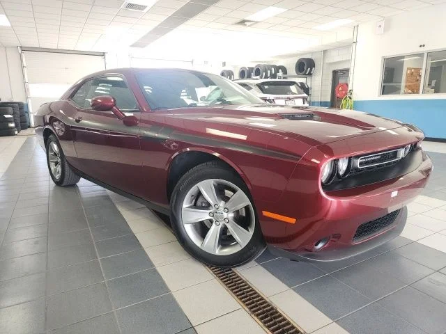 2019 Dodge Challenger SXT Auto's photo