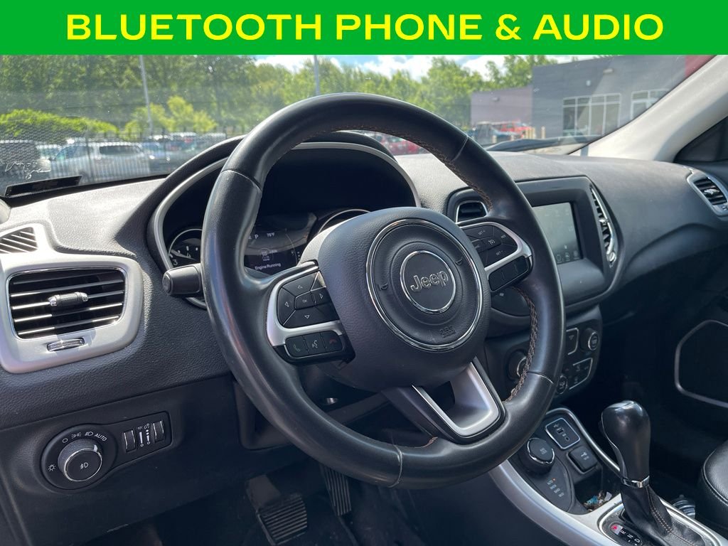 Used 2021 Diamond Black Crystal Pearlcoat Jeep Latitude image 13