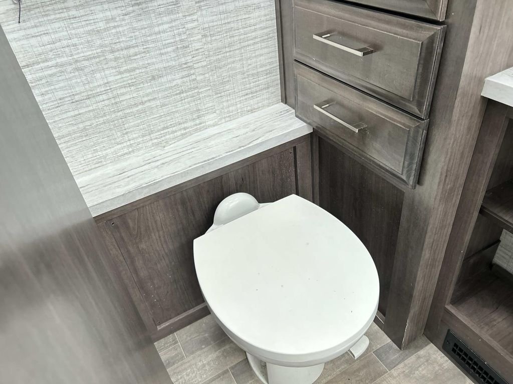 Used 2025 Oxford White Ford Base image 26