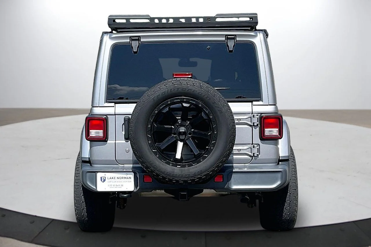 Certified Used 2018 Silver Jeep Sahara image 8
