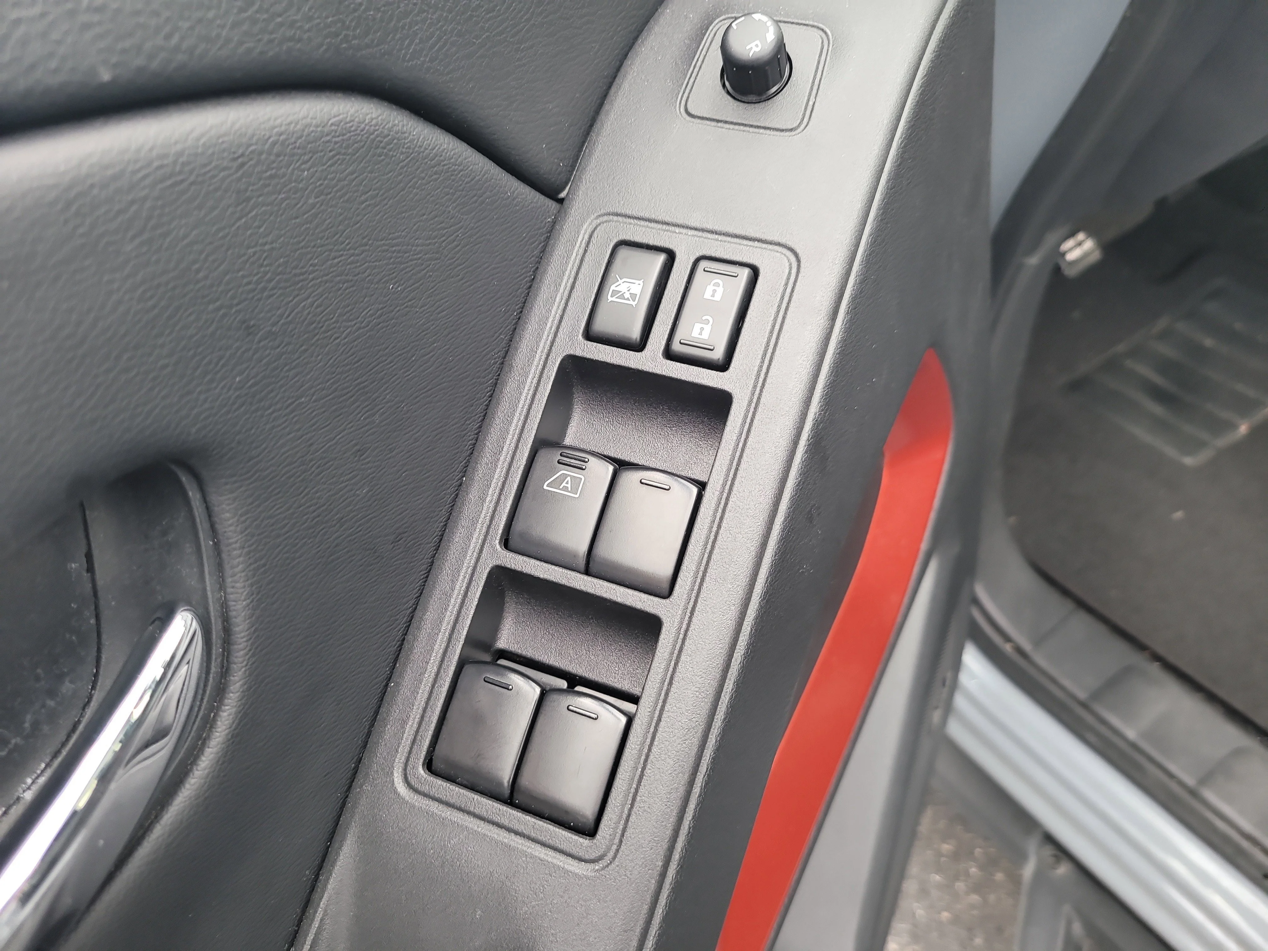 Used 2025 Boulder Gray Pearl Nissan PRO-X image 17