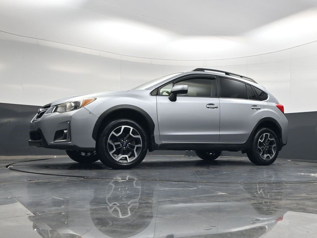Used 2017 Ice Silver Metallic Subaru Premium image 28