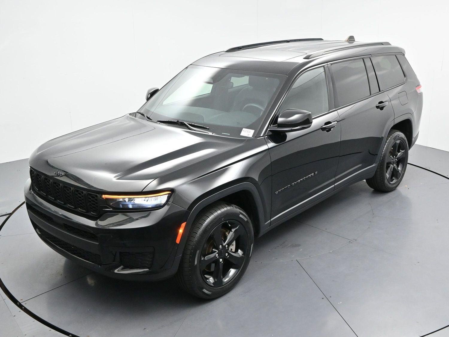 Used 2023 Diamond Black Crystal Pearlcoat Jeep Altitude image 35