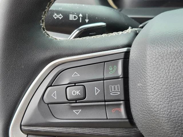 Used 2023 Red Jeep Altitude image 27