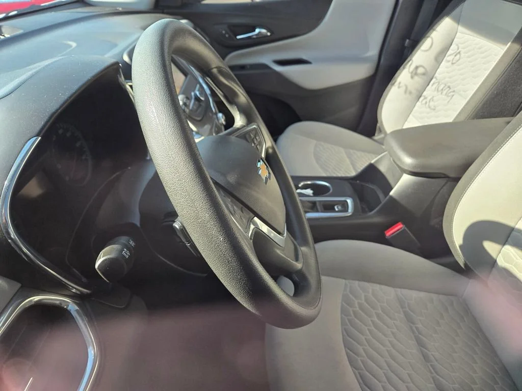 Used 2019 SUMMIT WHITE Chevrolet LS image 4