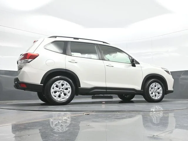 Used 2020 White Subaru Base image 21