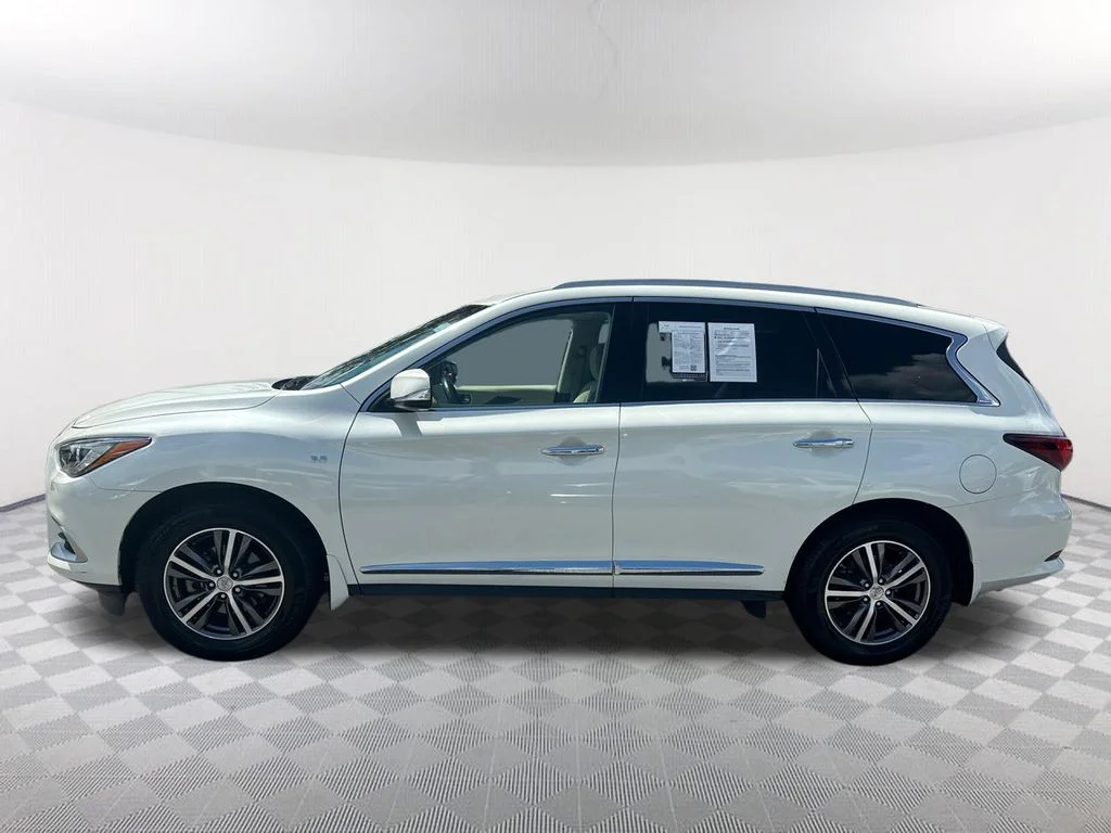 Used 2016 White INFINITI Base image 8