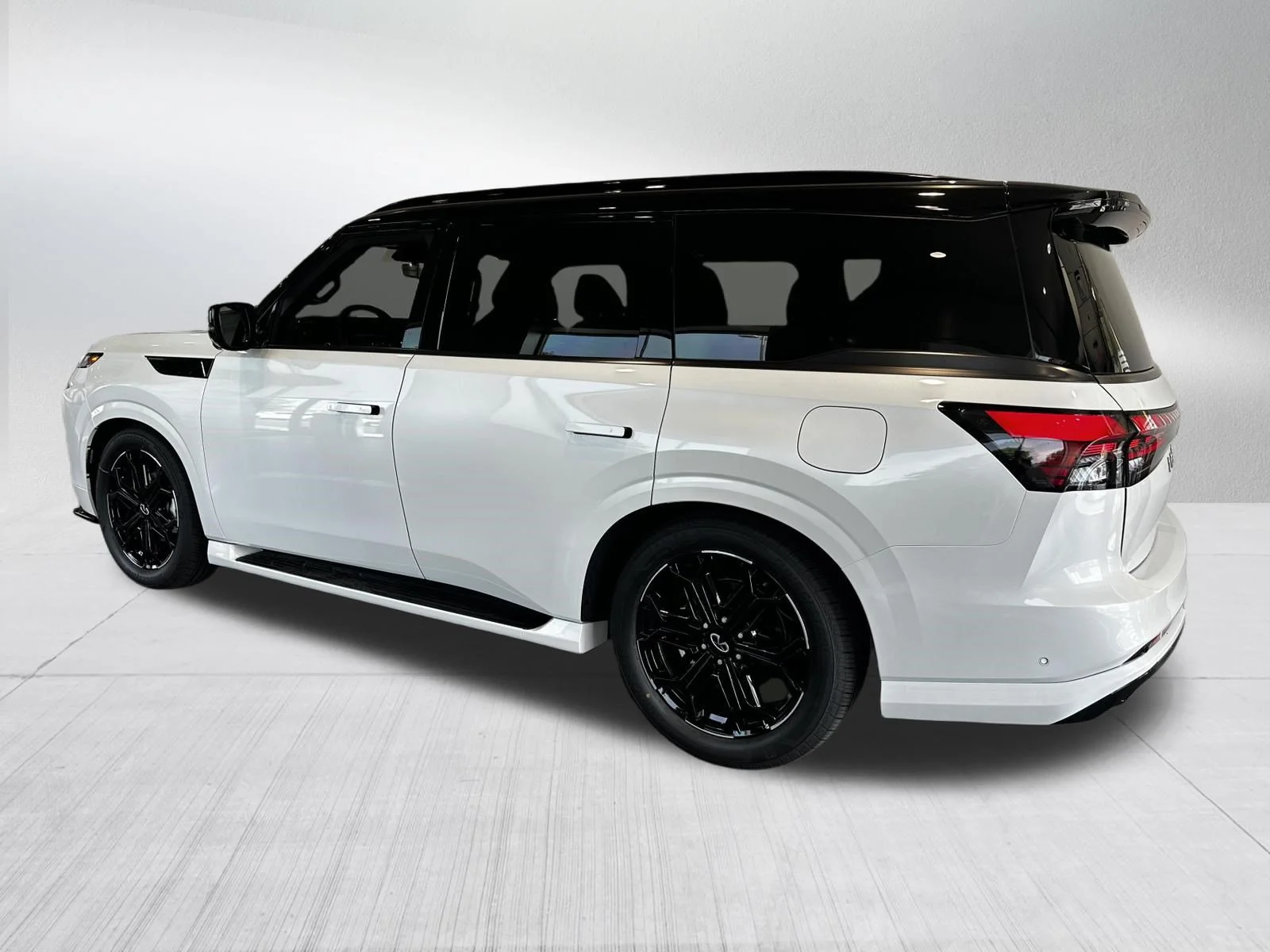 New 2027 2T RADIANT WHIT INFINITI Sport 4WD image 3
