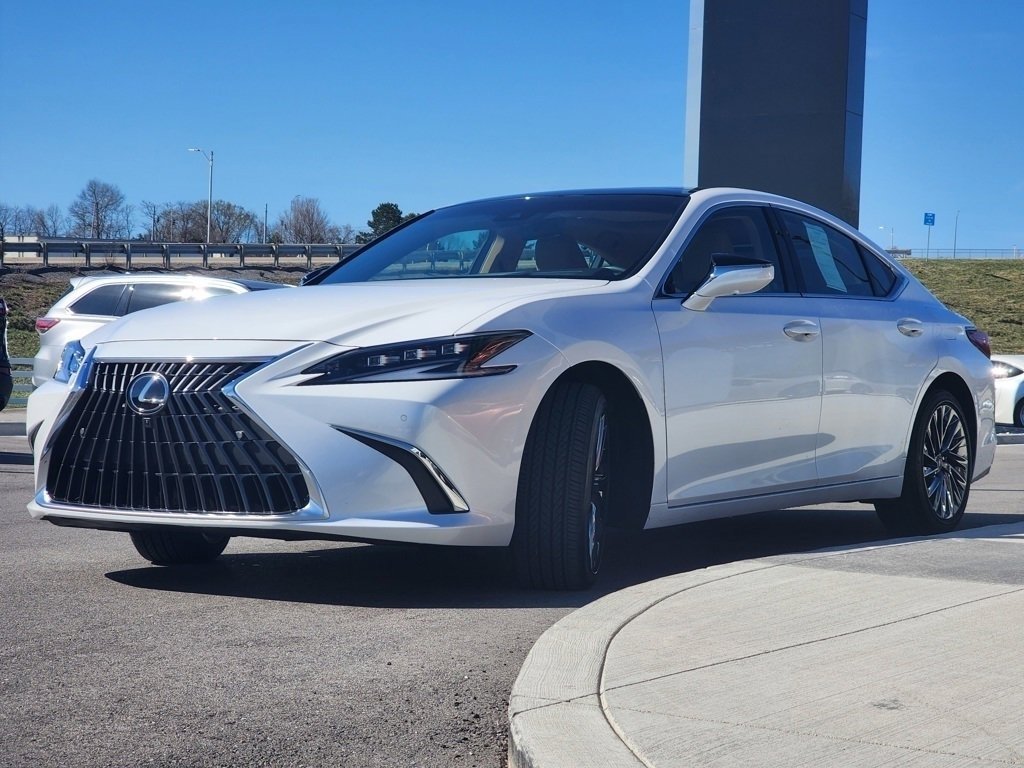 Used 2025 Eminent White Pearl Lexus 350 Ultra Luxury image 17