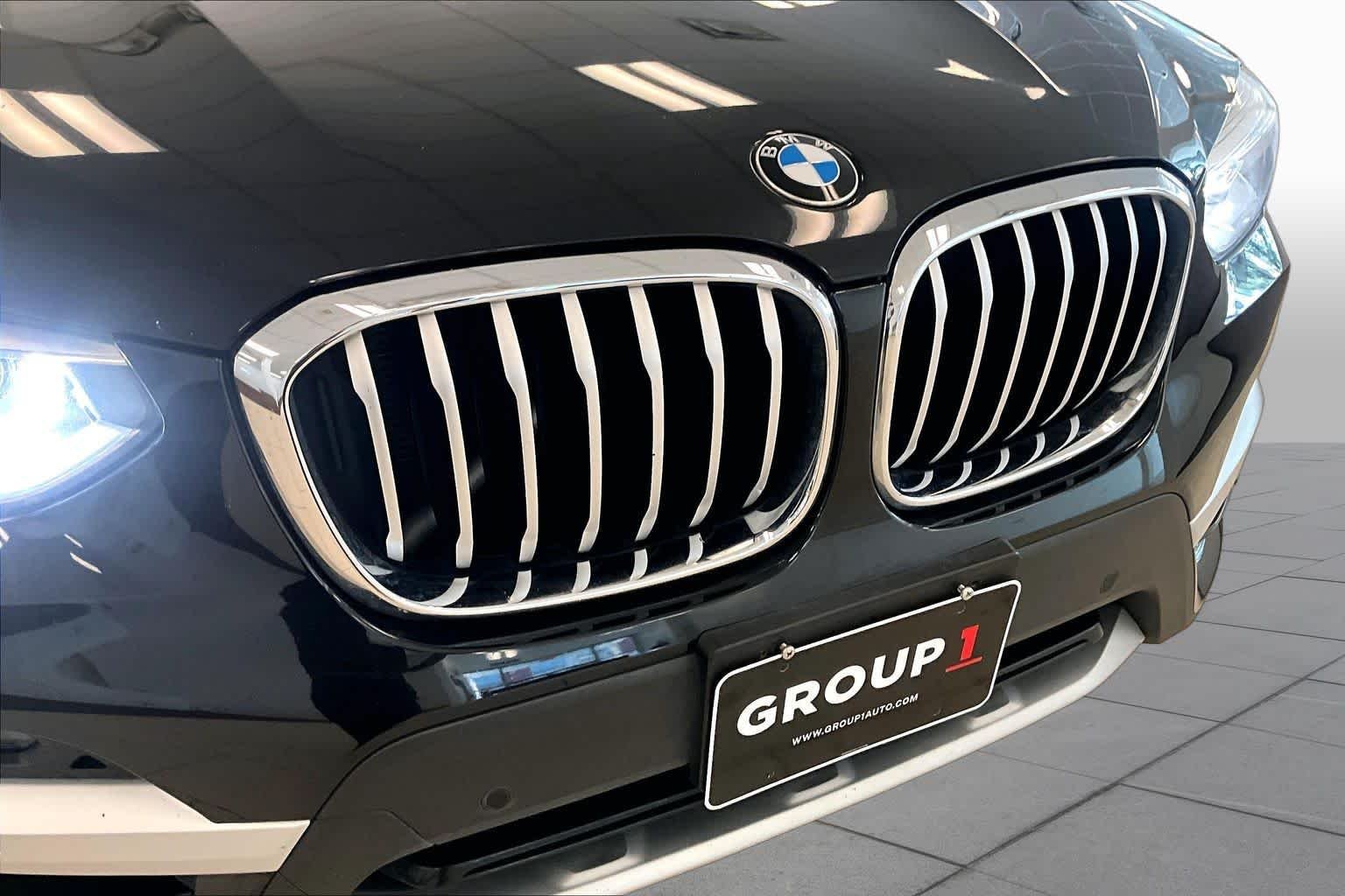 Used 2020 Black Sapphire Metallic BMW sDrive30i image 28