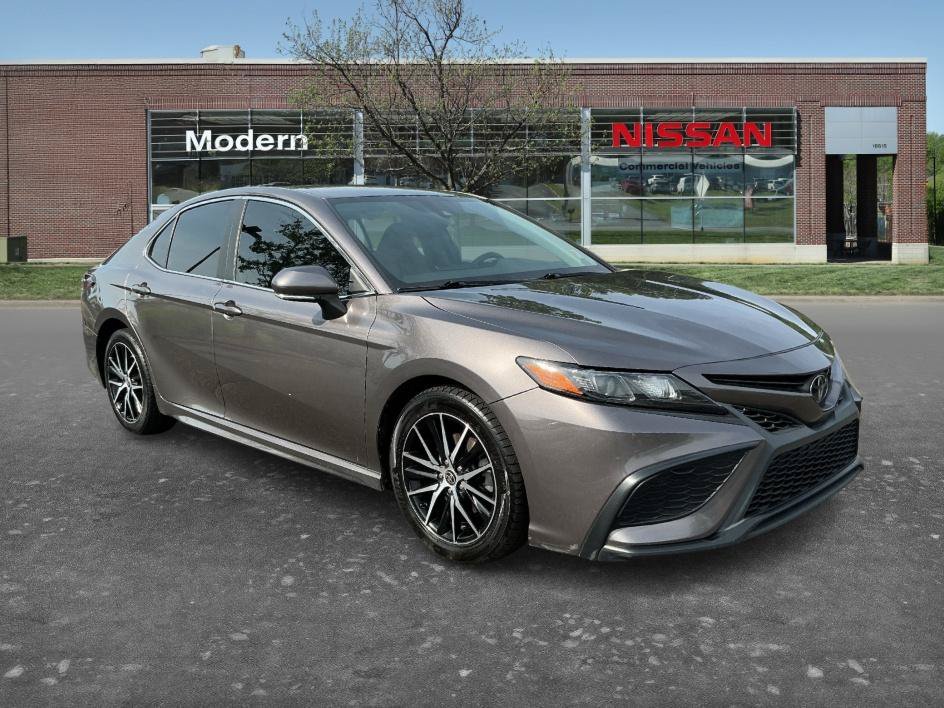 Used 2022 Predawn Gray Mica Toyota SE image 5