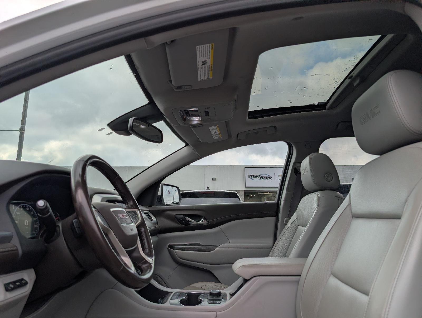 Used 2020 White Frost Tricoat GMC SLT image 8