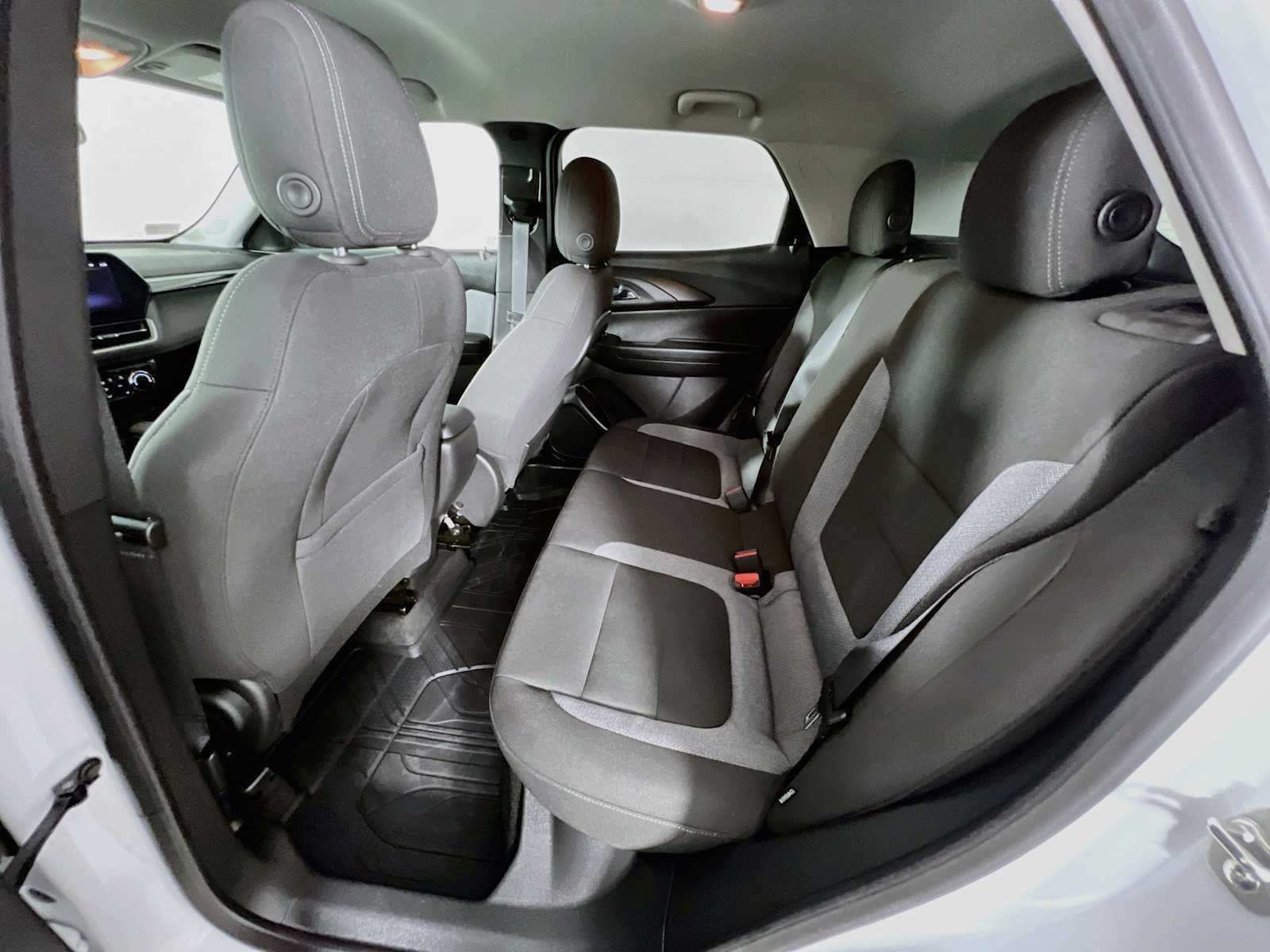 Used 2025 Summit White Chevrolet LT image 23