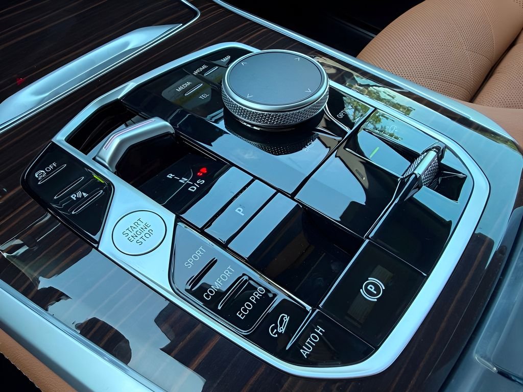 New 2026 Manhattan Green Metallic BMW xDrive40i image 19