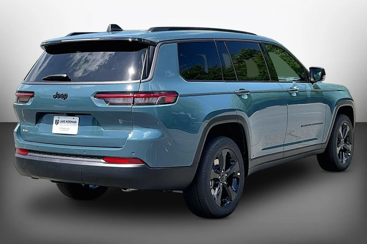 New 2026 Steel Blue Exterior Paint Jeep Limited image 8