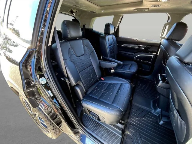 Used 2022 Black Kia SX image 26