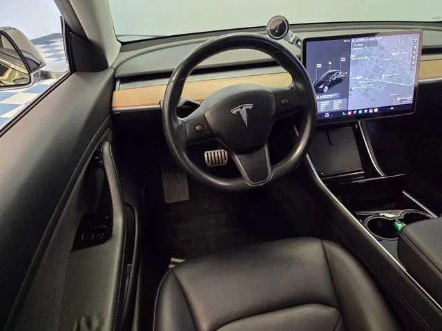 Used 2018  Tesla Long Range image 12