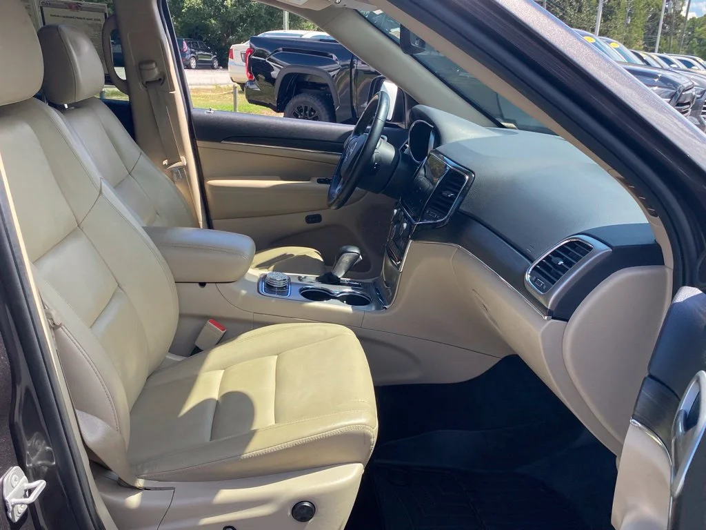 Used 2021 Gray Jeep Limited image 17