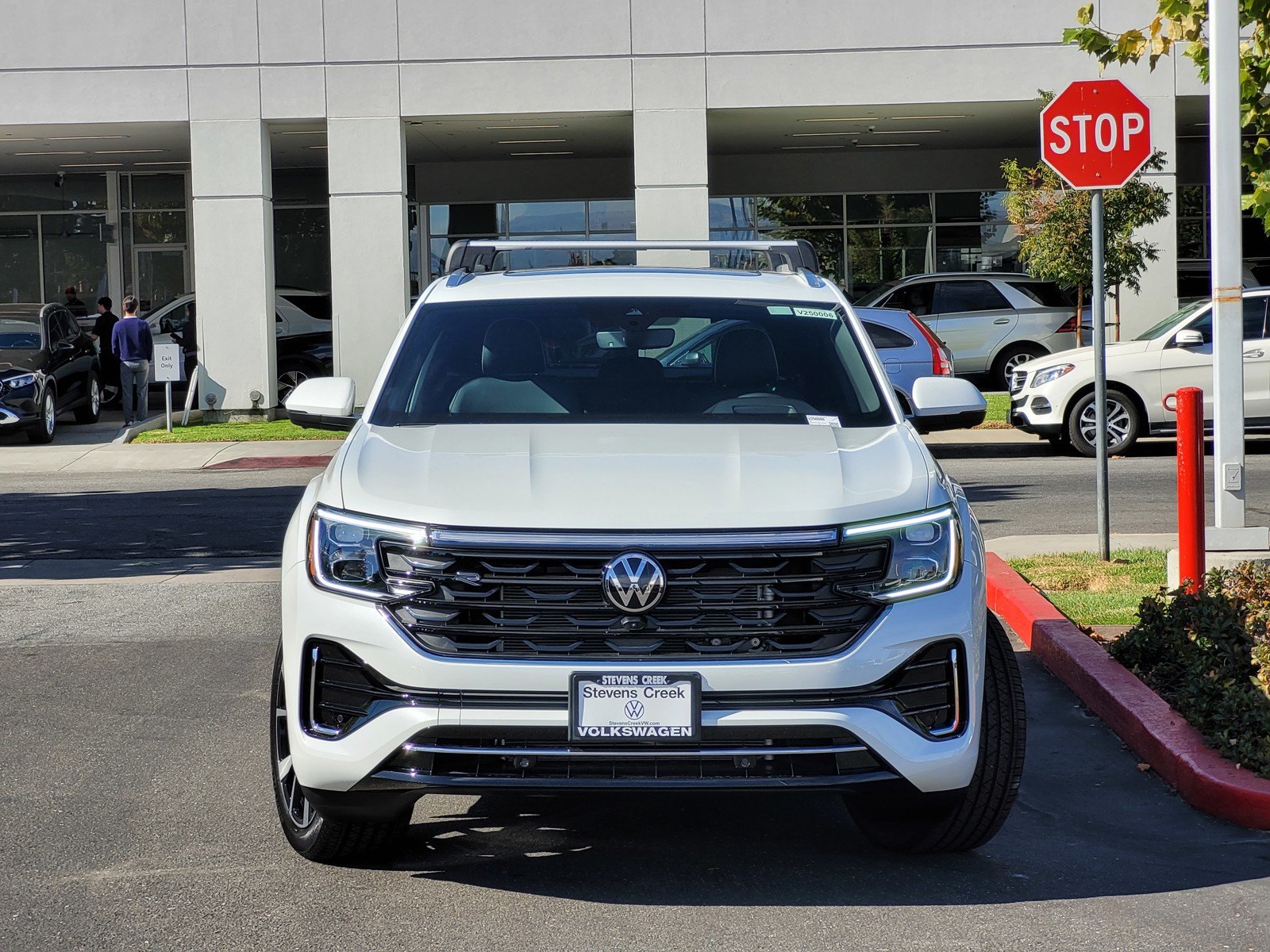New 2025 Volkswagen Atlas Cross Sport 2.0T SEL Premium R-Line 4D