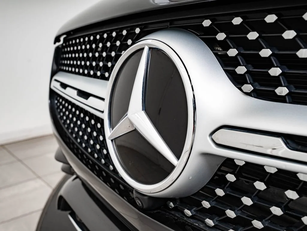 Used 2022 Graphite Grey Metallic Mercedes-Benz GLC 300 image 3