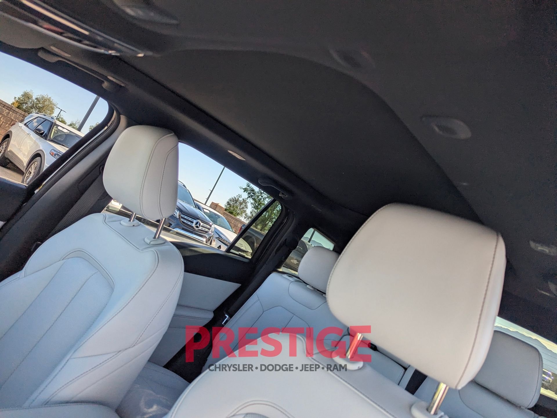 New 2026 Diamond Black Crystal Pearl-Coat Exterior Paint Jeep Limited image 21