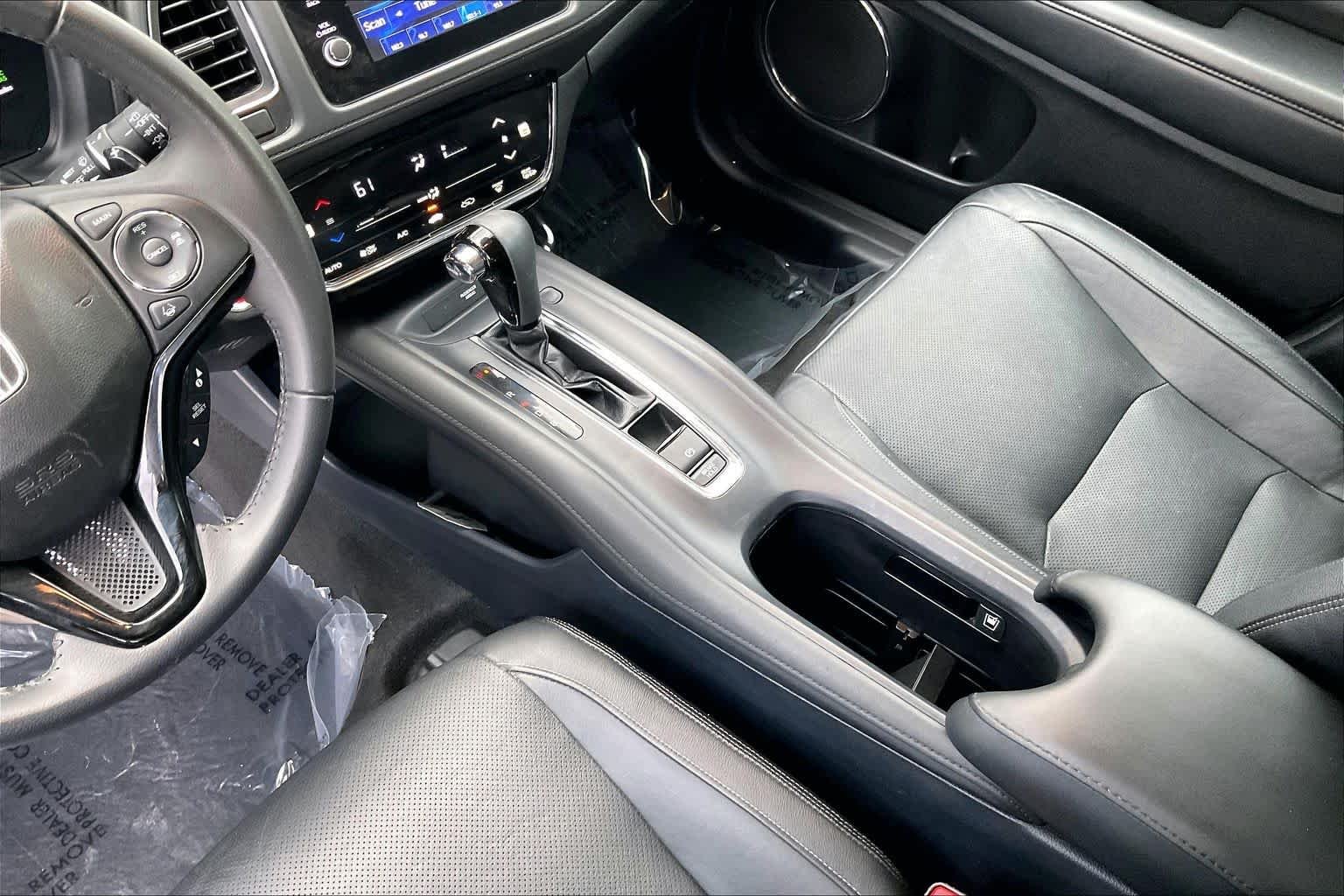 Used 2019 Platinum White Pearl Honda Touring image 17
