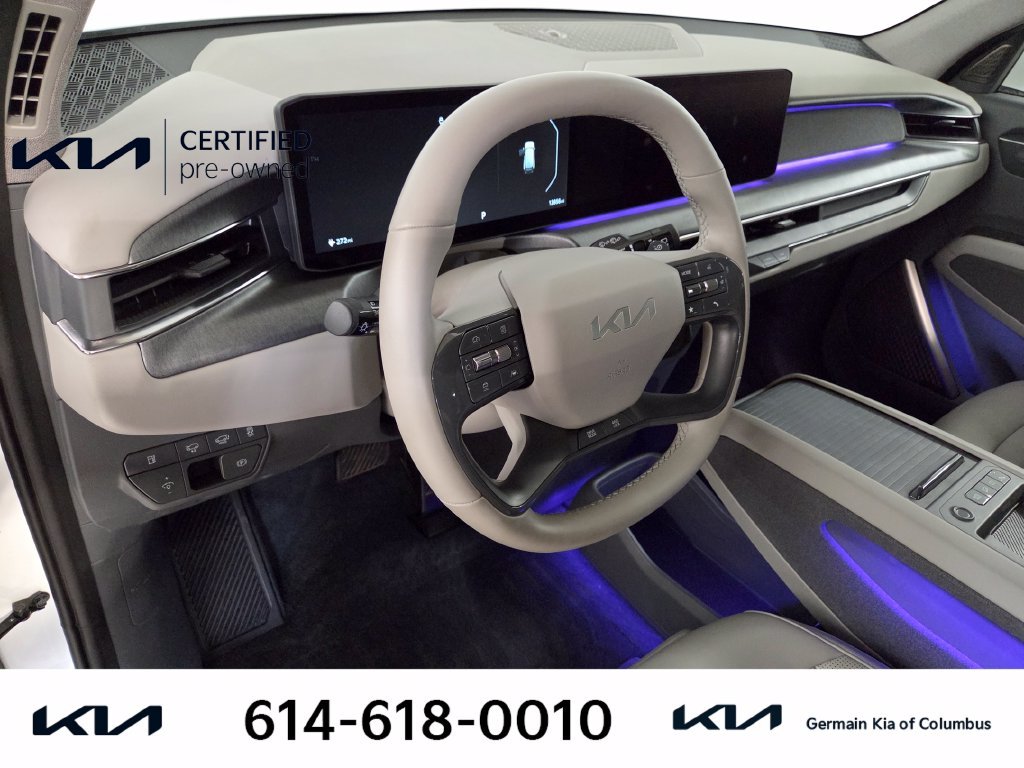 Used 2024 White Kia Land image 18