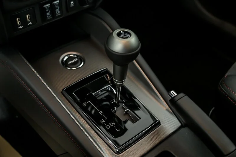 New 2025 White Diamond Mitsubishi SE image 21