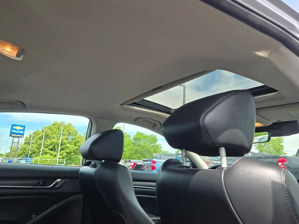 Used 2022 Silver Honda EX-L image 10
