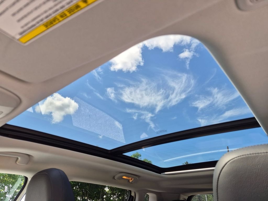 Used 2020 White Jeep Latitude image 21